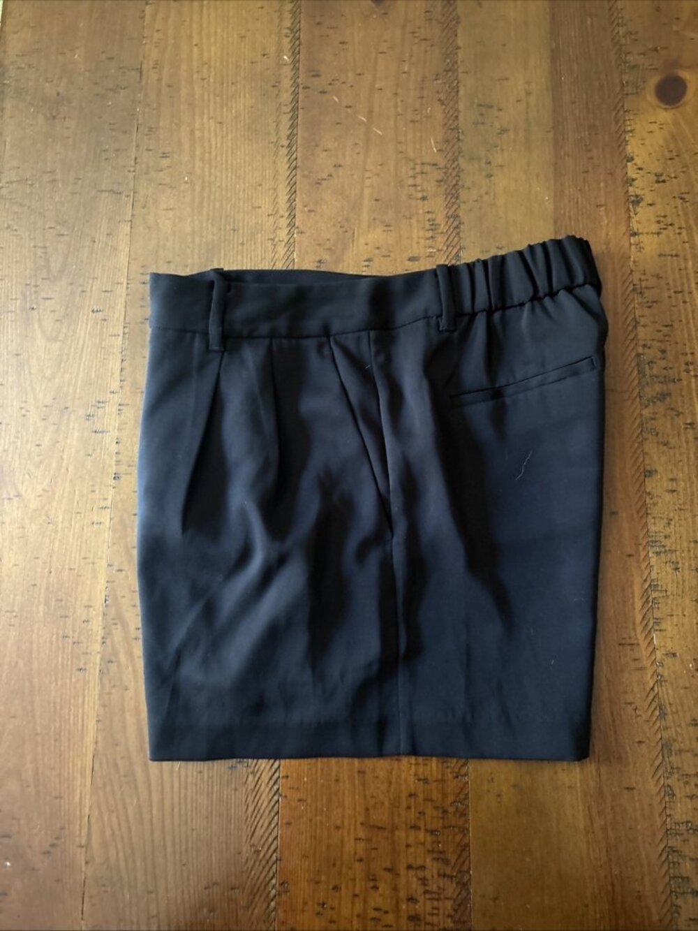 Quince Ladies Black Slinky Shorts Size 8